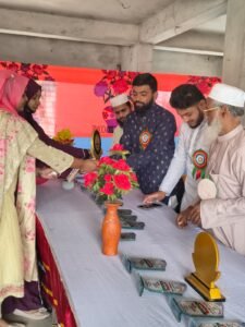 সম্মাননা গ্রহণ ট্রেইনার